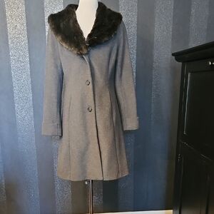 Lauren by Ralph Lauren Chic Gray wool Coat with Faux Fur Collar